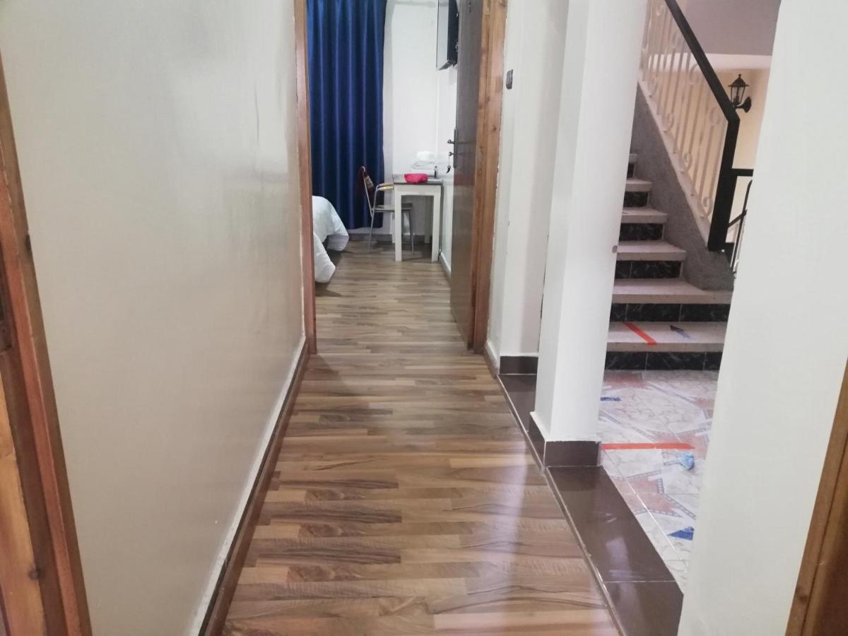 Hotel School Ersat Azru Kültér fotó