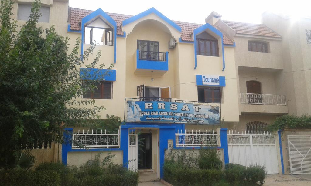 Hotel School Ersat Azru Kültér fotó